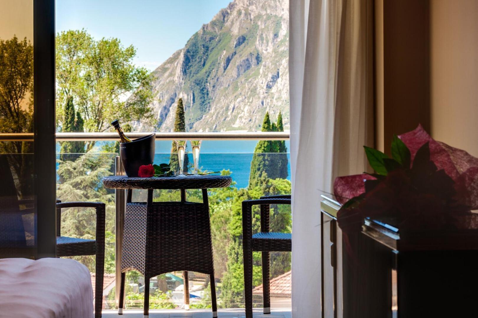 Hotel Garda - TonelliHotels Riva del Garda Esterno foto
